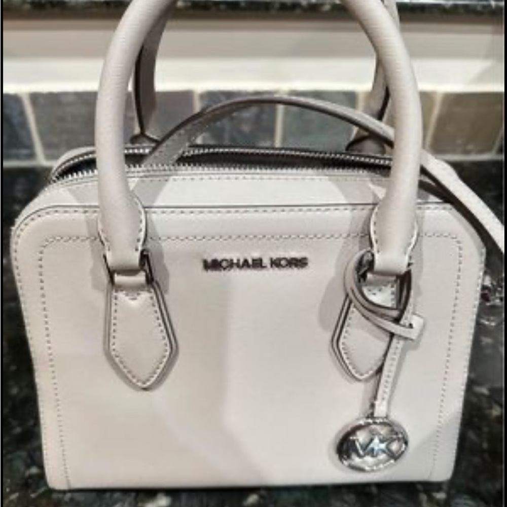 Grey Michael Kors purse, used only once. Basically new!